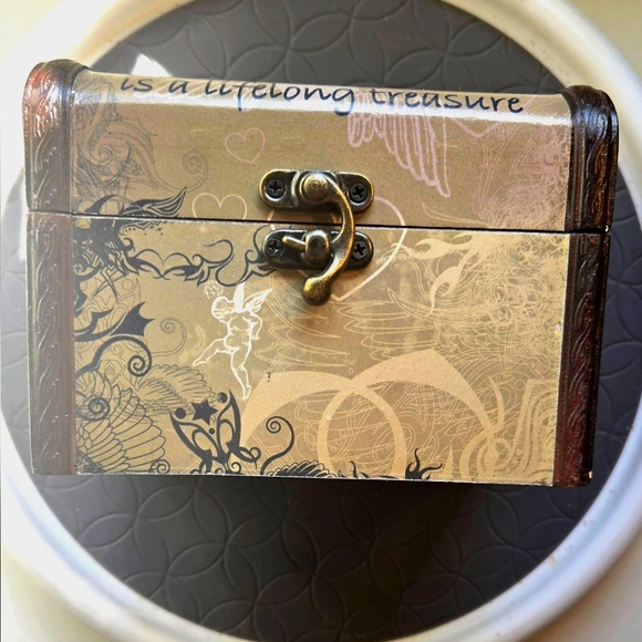 Angel Wood Trinket Jewelry Box - A Good Friend is a Lifelong Treasure - Picture 9 of 10